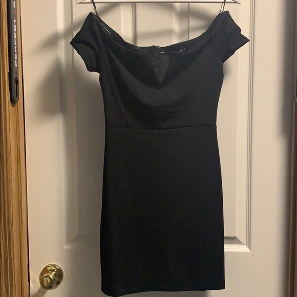 Dynamite Off-The-Shoulder Bodycon Dress 💞 - Picture 2 of 2